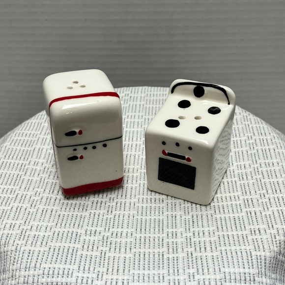 Other - Vintage Style Salt and Pepper Shakers